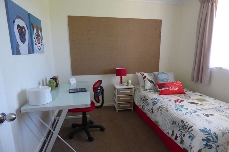 Photo of property in 21 Piriti Place, Weymouth, Auckland, 2103