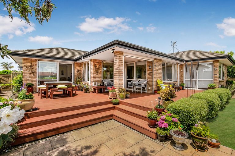 Photo of property in 14 Stranraer Crescent, Wattle Downs, Auckland, 2103