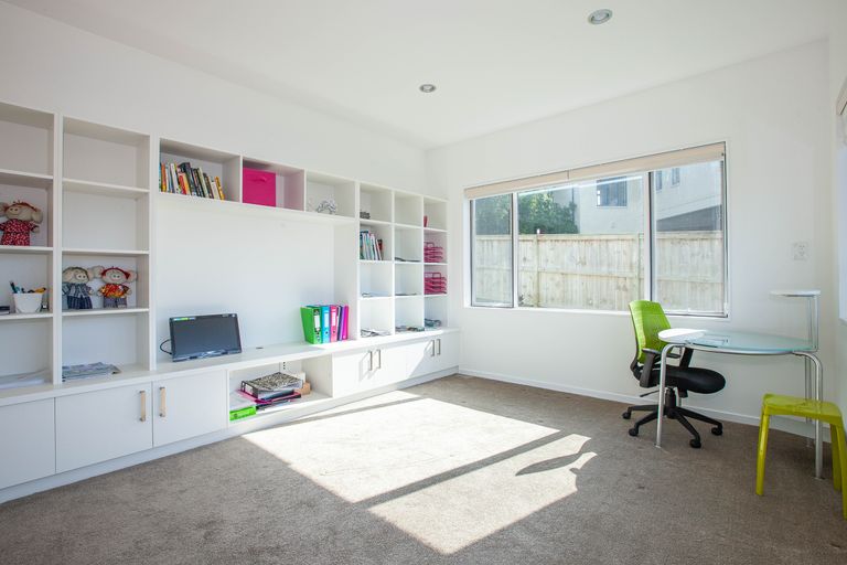 Photo of property in 4b Astrolabe Place, Gulf Harbour, Whangaparaoa, 0930