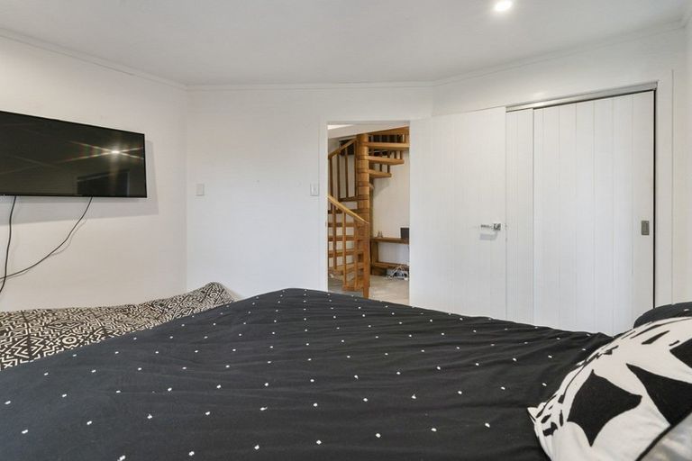 Photo of property in 12 Fairfax Terrace, Frankleigh Park, New Plymouth, 4310