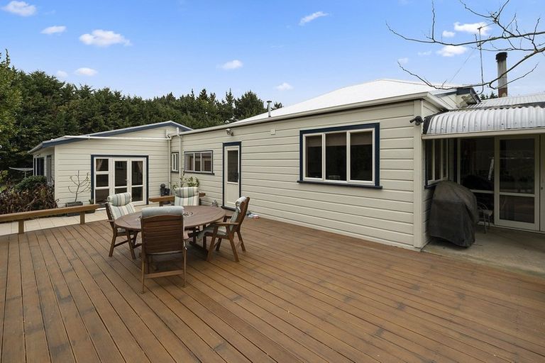 Photo of property in 106 Ngarongo Road, Normanby, Hawera, 4673