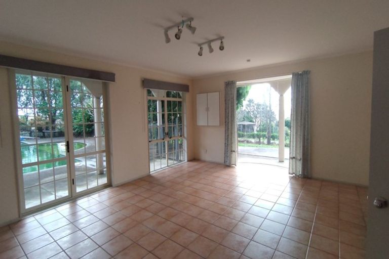 Photo of property in 71 Point View Drive, East Tamaki Heights, Auckland, 2016