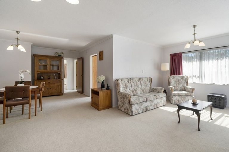 Photo of property in 2/369 Main Road, Tawa, Wellington, 5028