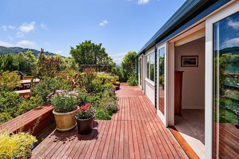 Photo of property in 4 Huntleigh Park Way, Ngaio, Wellington, 6035
