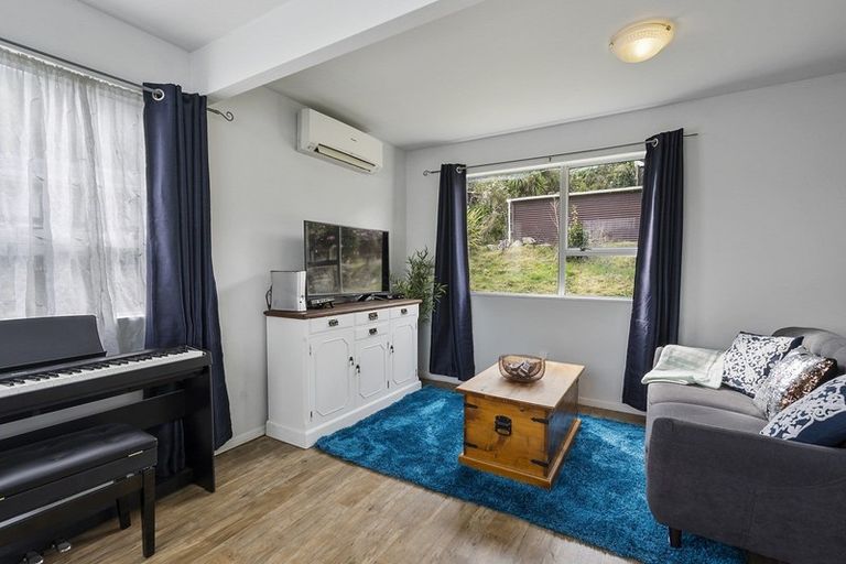 Photo of property in 67 Hartford Crescent, Totara Park, Upper Hutt, 5018