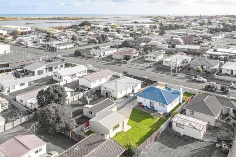 Photo of property in 28 Raupo Street, Castlecliff, Whanganui, 4501