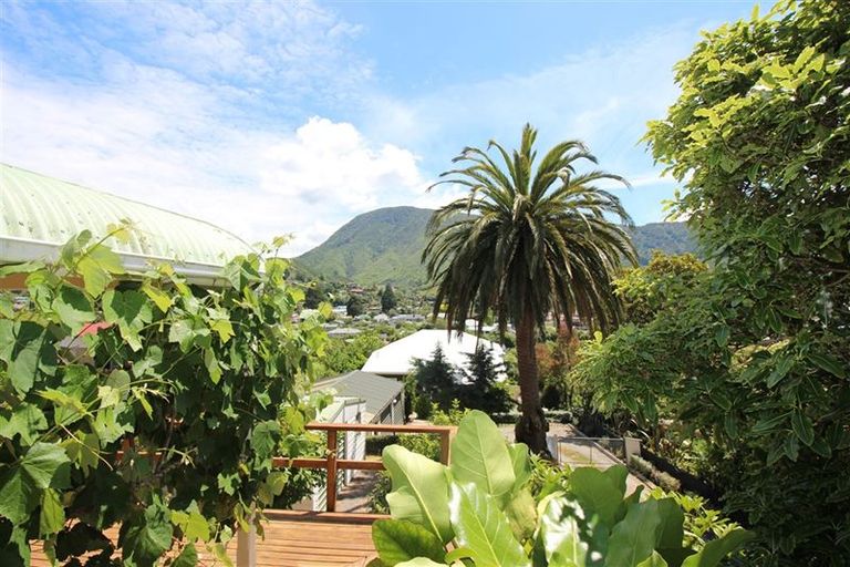 Photo of property in 125 Wellington Street, Picton, 7220