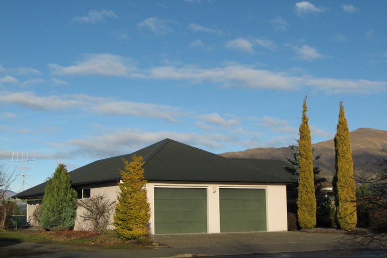 Photo of property in 8 Rob Roy Lane, Wanaka, 9305