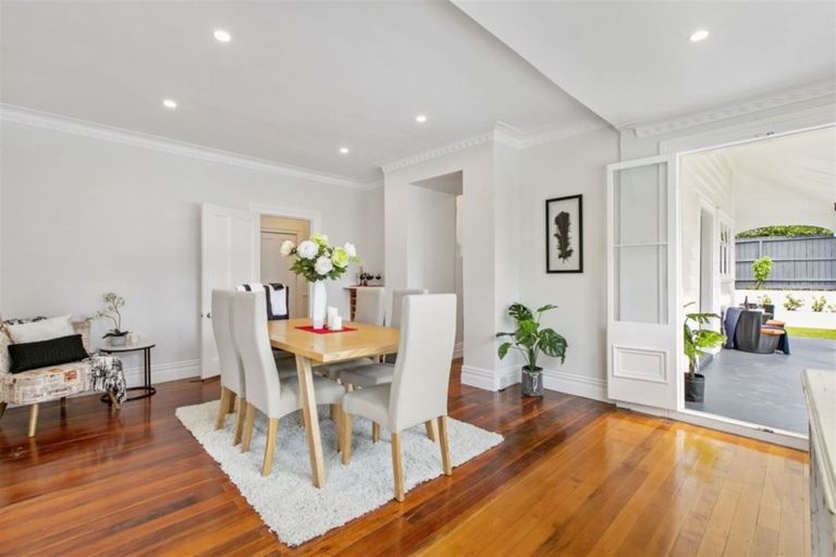 Photo of property in 14 Awhiorangi Promenade, Swanson, Auckland, 0816