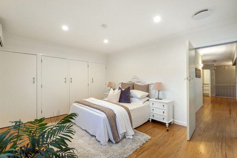 Photo of property in 35 Onewa Road, Northcote, Auckland, 0627