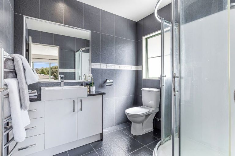 Photo of property in 12 Kunzea Place, Greenhithe, Auckland, 0632