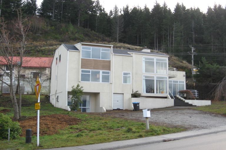 Photo of property in 2 Sainsbury Road, Fernhill, Queenstown, 9300