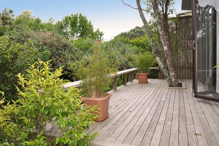 Photo of property in 22 Kendale Drive, Leigh, 0985