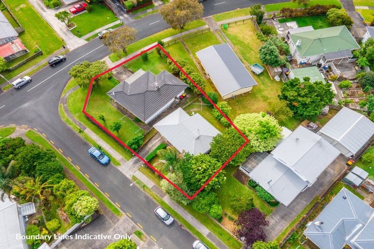 Photo of property in 81 Ennis Avenue, Pakuranga Heights, Auckland, 2010