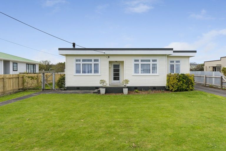 Photo of property in 13 Mckenzie Street, Levin, 5510