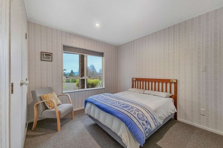Photo of property in 24 Mountain Road, Western Heights, Rotorua, 3015