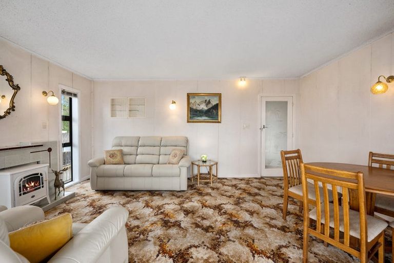 Photo of property in 1/3 Hall Road, Glenfield, Auckland, 0629