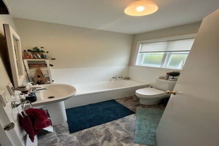 Photo of property in 8 Newall Avenue, Bryndwr, Christchurch, 8052