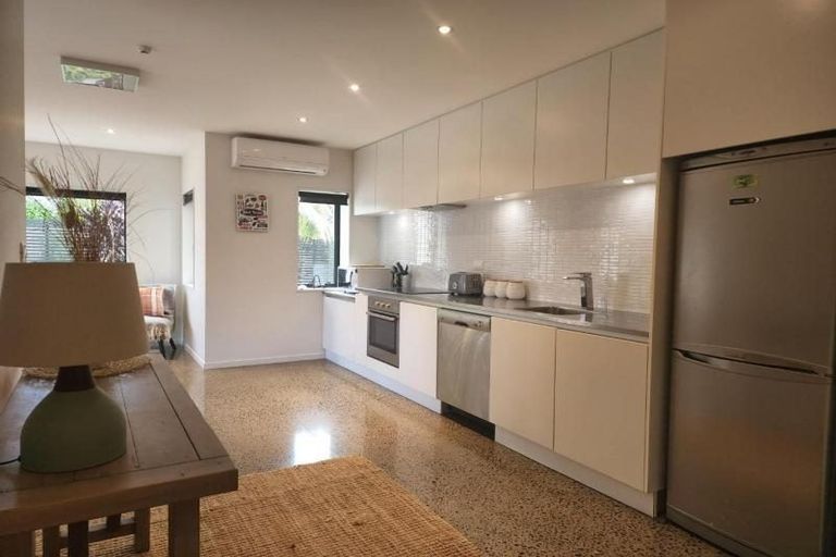 Photo of property in 1152b South Road, Oakura, 4314