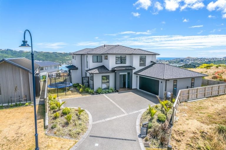 Photo of property in 4 Rotorua Grove, Aotea, Porirua, 5024