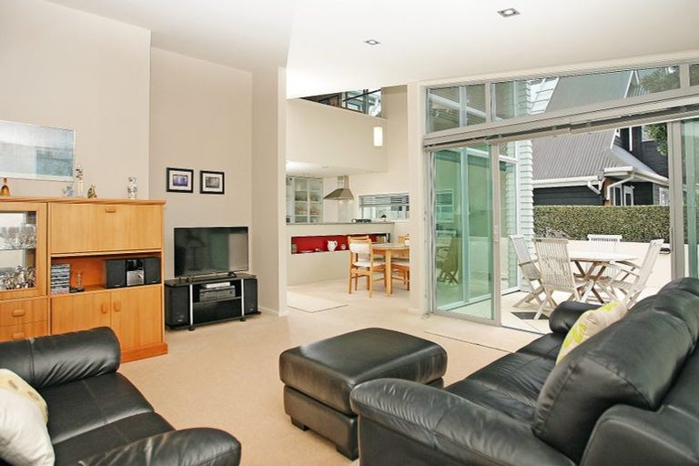 Photo of property in 36 Mantell Street, Seatoun, Wellington, 6022