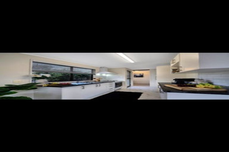 Photo of property in 1/14 Moxham Grove, Massey, Auckland, 0614