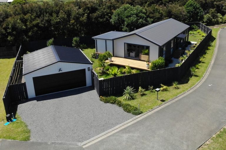 Photo of property in 2 Meenas Place, Cable Bay, 0420