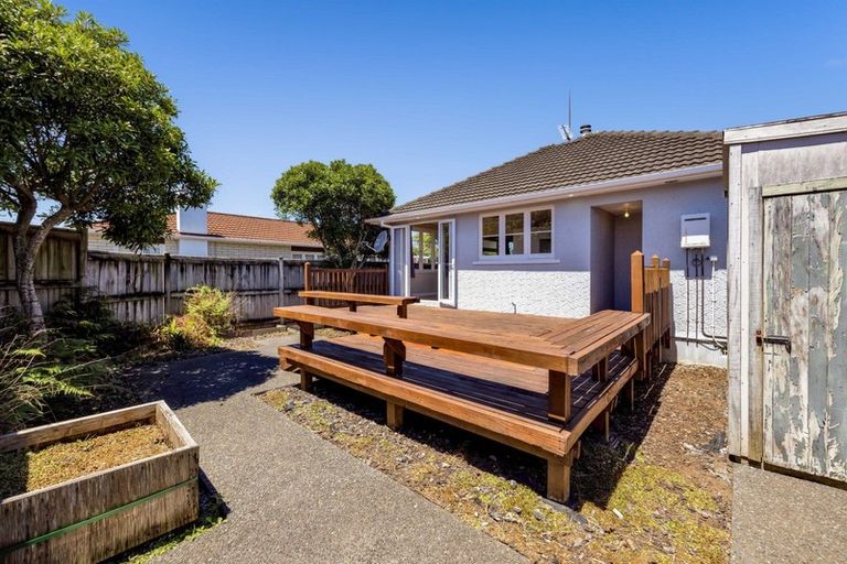 Photo of property in 1/9 Tarahua Road, Vogeltown, New Plymouth, 4310
