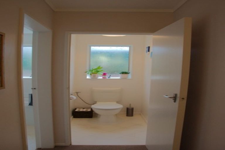 Photo of property in 2/40 Salford Street, Newlands, Wellington, 6037