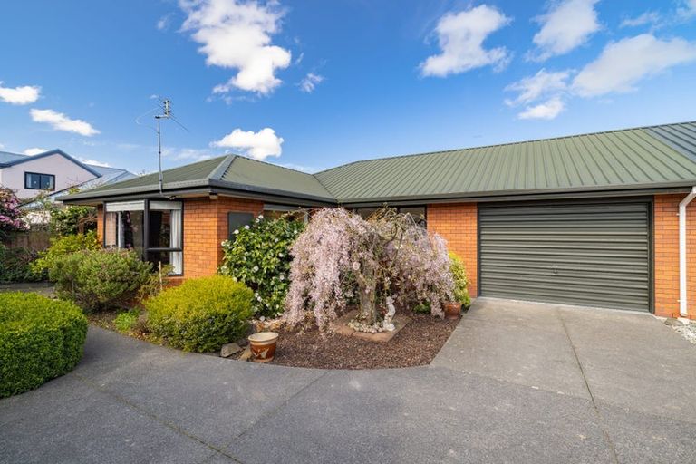 Photo of property in 2/6 Goodall Place, Redwood, Christchurch, 8051