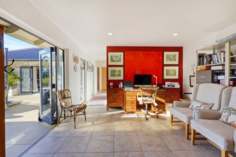 Photo of property in 1 Hikanui Place, Havelock North, 4130