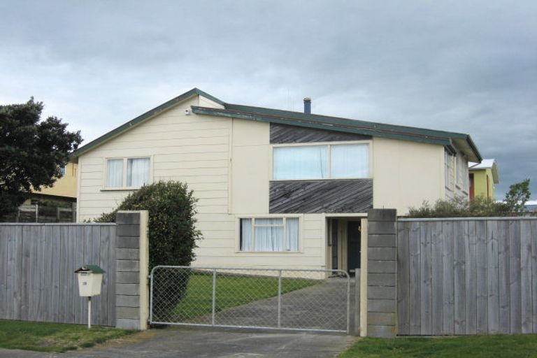 Photo of property in 20 Arataki Street, Waitarere Beach, Levin, 5510