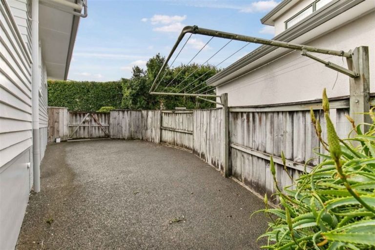 Photo of property in 1/83 Selwyn Crescent, Forrest Hill, Auckland, 0620