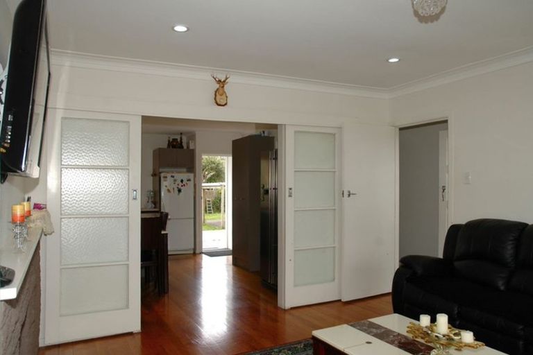 Photo of property in 11 Tiraumea Drive, Pakuranga, Auckland, 2010