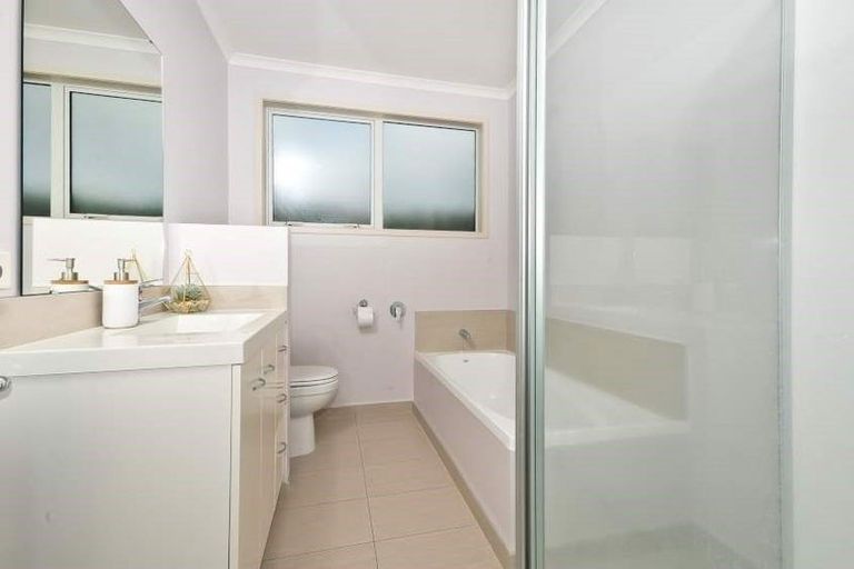 Photo of property in 18 Mcgowan Rise, Tuakau, 2121