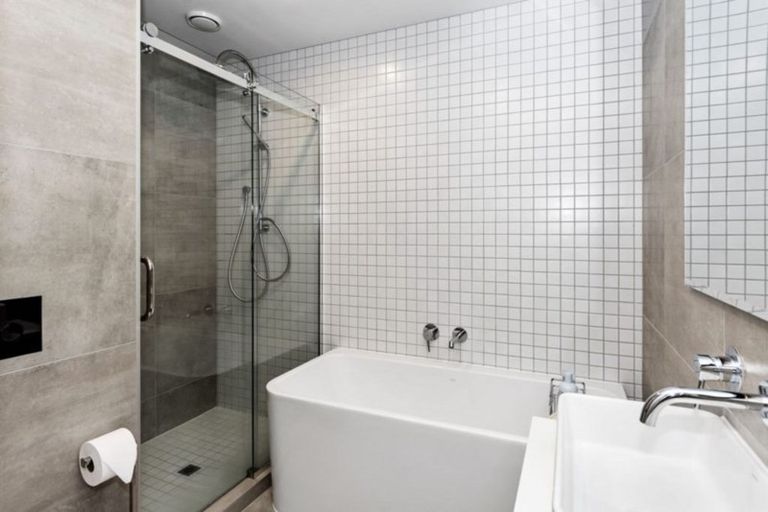 Photo of property in 211 Marine Parade, Mount Maunganui, 3116