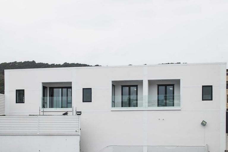 Photo of property in 2/16 Home Street, Mount Victoria, Wellington, 6011