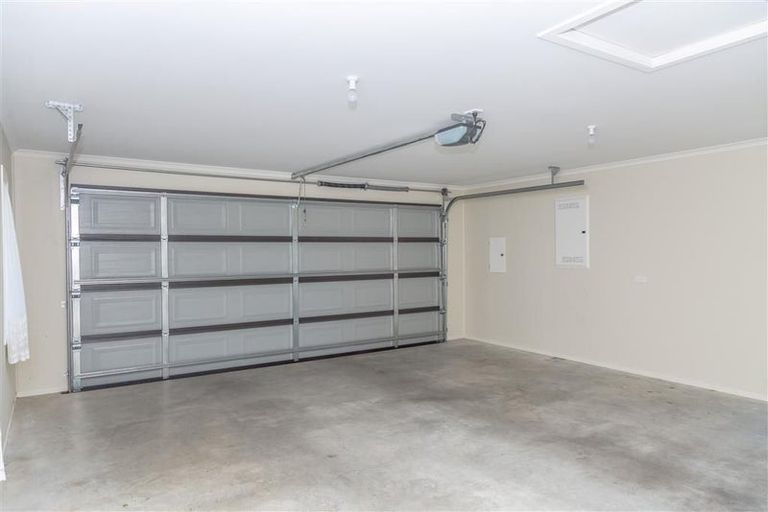 Photo of property in 11 Feist Street, Carterton, 5713