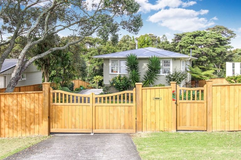 Photo of property in 34 South Lynn Road, Titirangi, Auckland, 0604