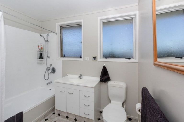 Photo of property in 4 Kelvin Place, Westown, New Plymouth, 4310