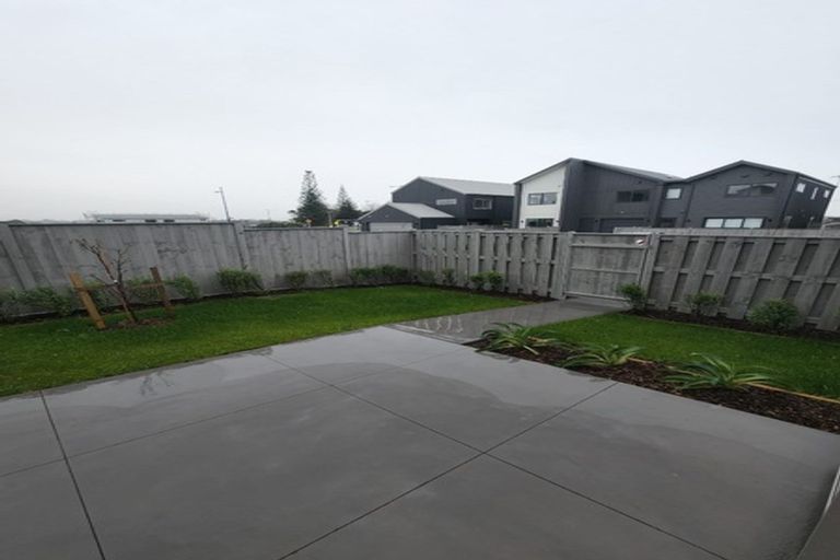 Photo of property in 10 Rauriki Lane, Rosehill, Papakura, 2113