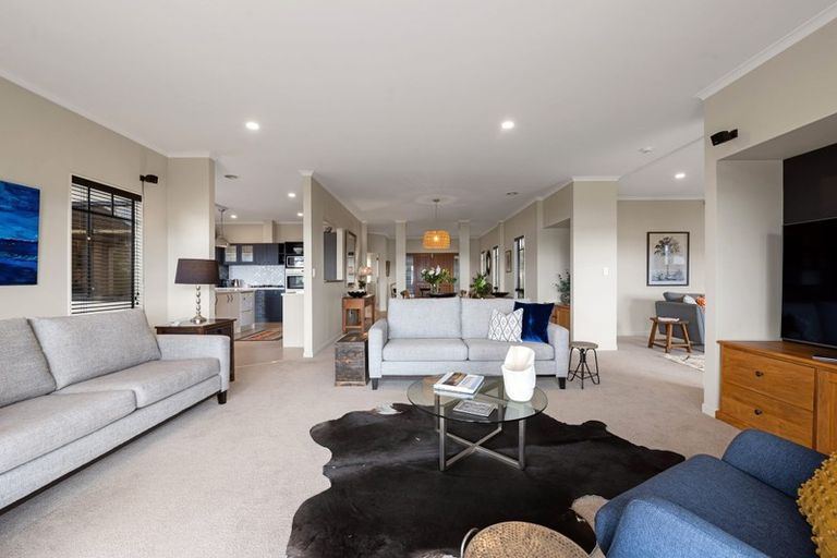 Photo of property in 18 Gemini Place, Kawaha Point, Rotorua, 3010