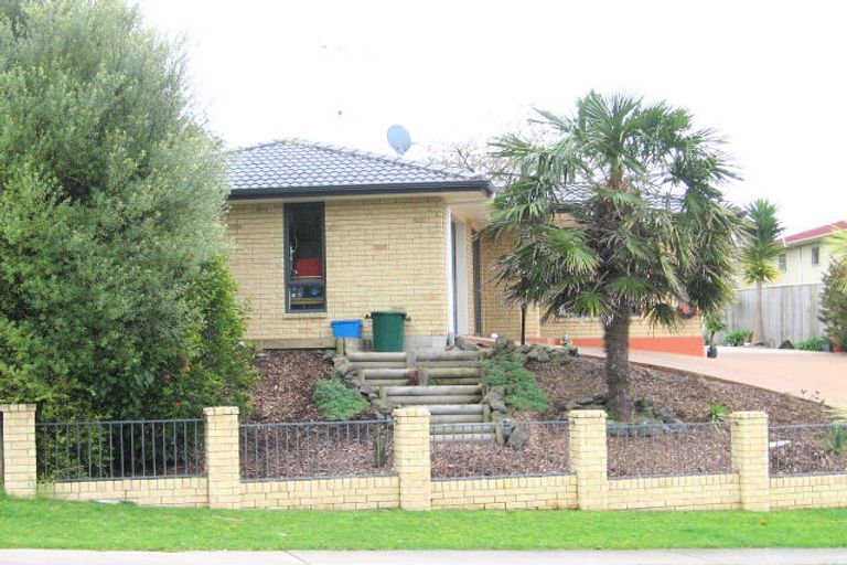 Photo of property in 76 Cabeleigh Drive, Helensville, 0800