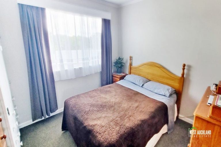 Photo of property in 24 Sherwood Avenue, Te Atatu South, Auckland, 0610