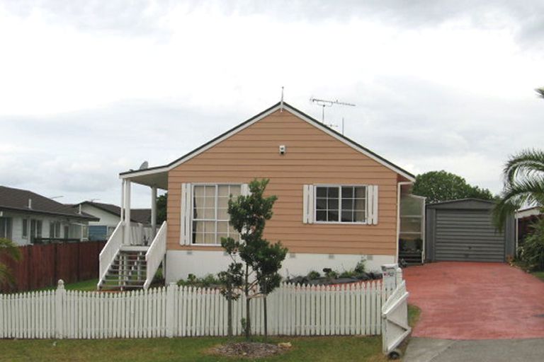 Photo of property in 35 Hassan Drive, Massey, Auckland, 0614