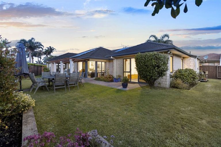 Photo of property in 24 Saint Heliers Place, Papamoa Beach, Papamoa, 3118