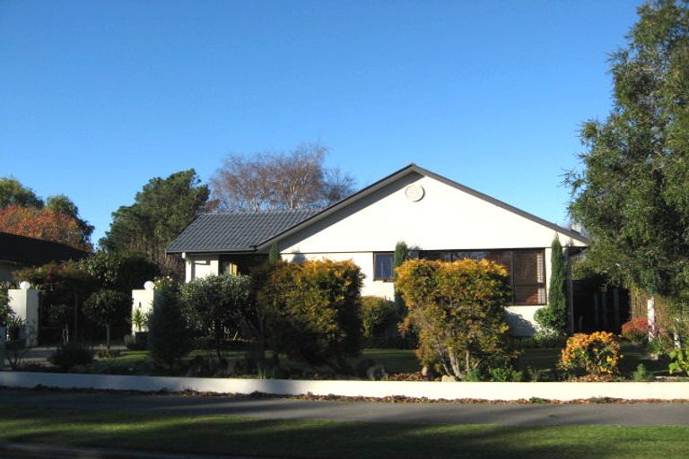 Photo of property in 8 Ramore Place, Redwood, Christchurch, 8051