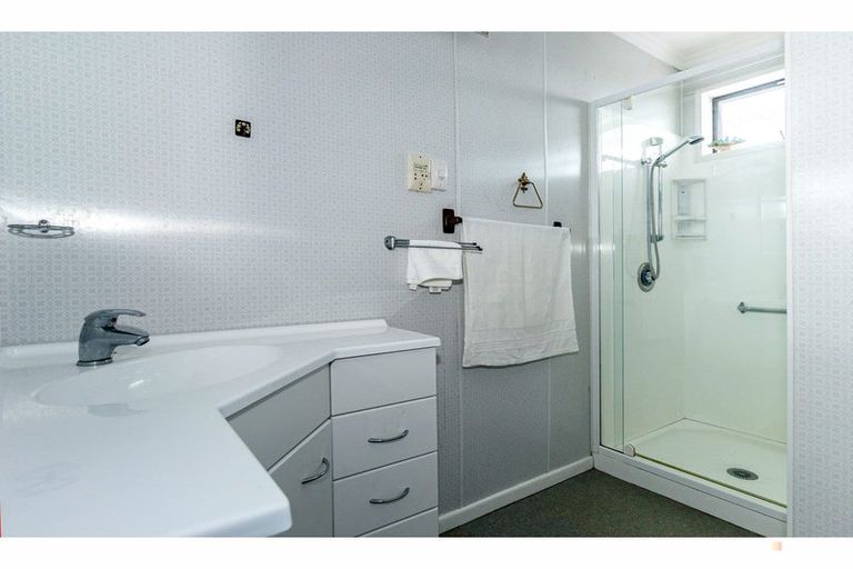 Photo of property in 5-5a Rugby Street, Waimate, 7924