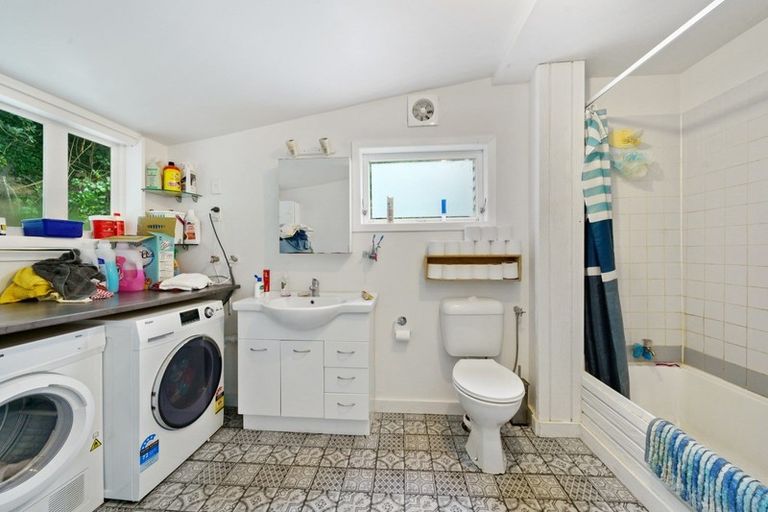 Photo of property in 143 Seatoun Heights Road, Miramar, Wellington, 6022