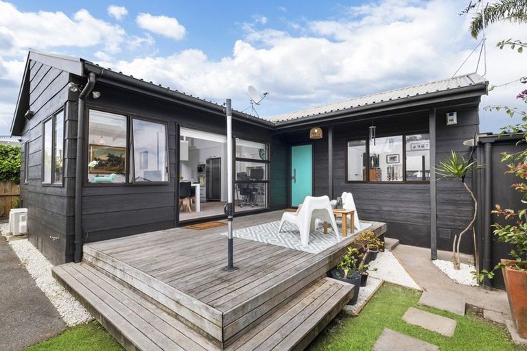 Photo of property in 2/78 Ngataringa Road, Devonport, Auckland, 0624